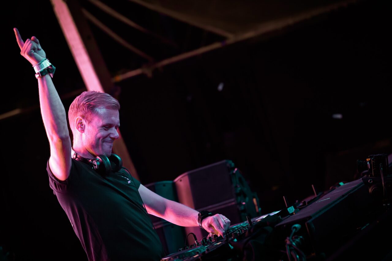 De ce a fost „interzis” Armin van Buuren la București. Adevărul despre anularea evenimentului de către cei de la SAGA | EXCLUSIV