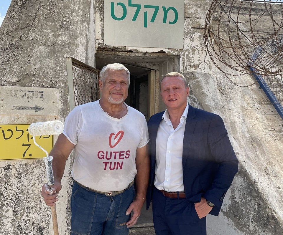 Întâlnire emoționantă între ministrul Turismului din Israel, Yoel Razvozov și tatăl său care lucrează pe șantier