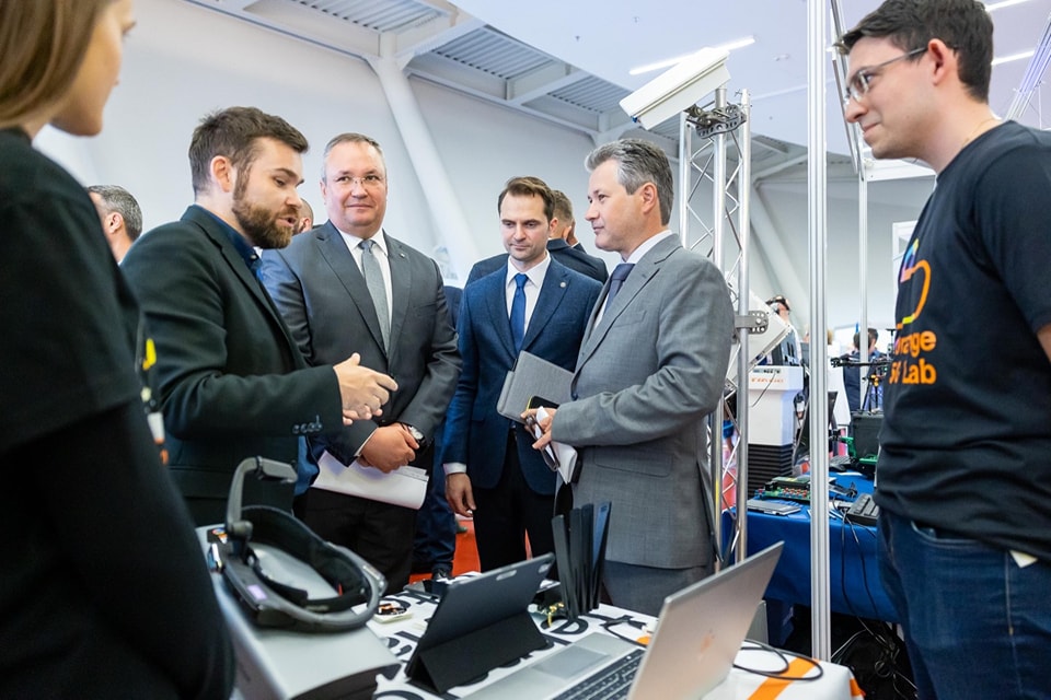 Sebastian Burduja a lansat forumul ”România Viitorulu”, o expoziție de prezentare a rezultatelor activității de cercetare, dezvoltare și inovare. La eveniment a participat și premierul Nicolae Ciucă