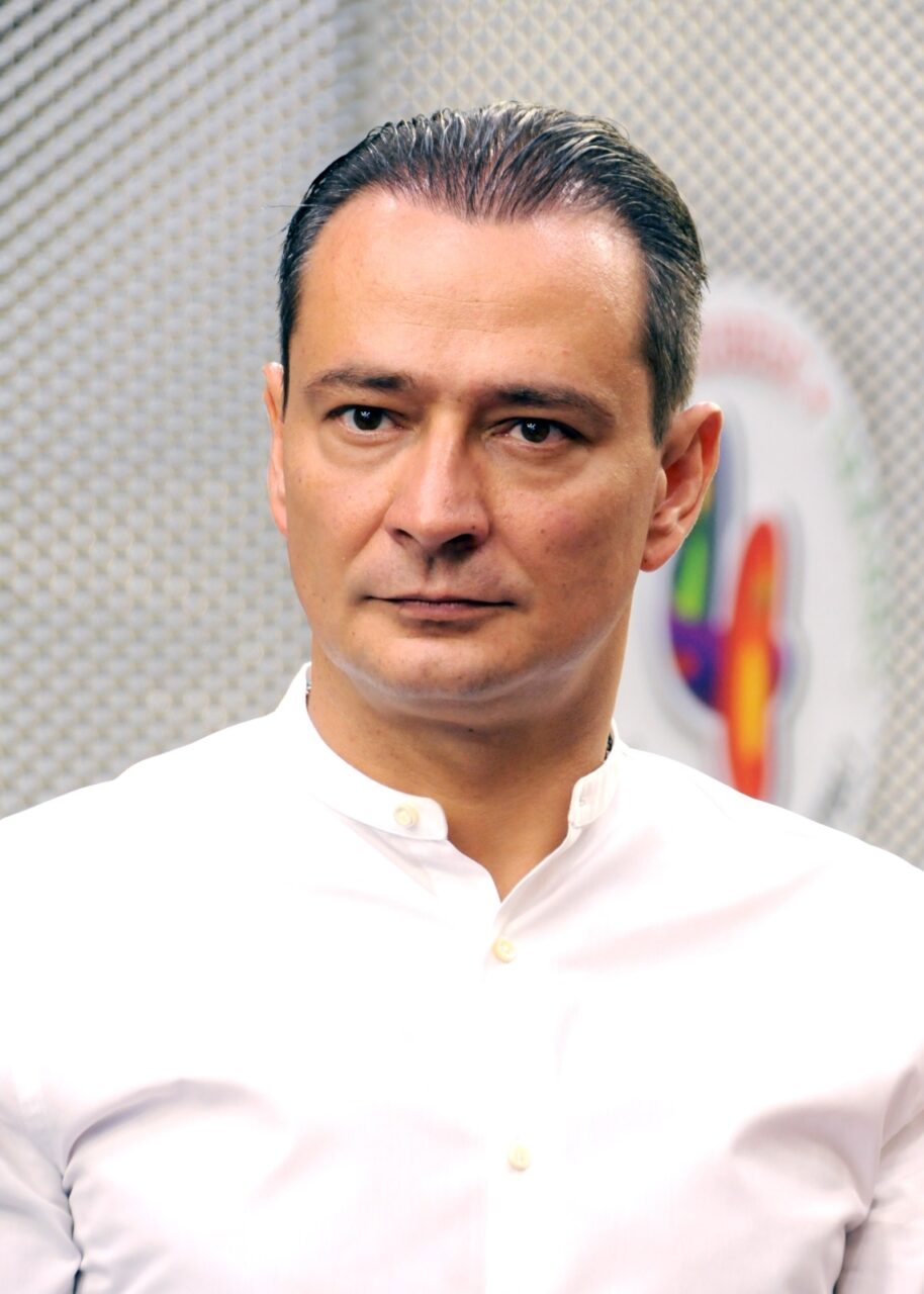 Daniel Băluță a lansat un sondaj pe Facebook: „Ne dorim luminițe de sărbători și anul acesta în sectorul nostru?”