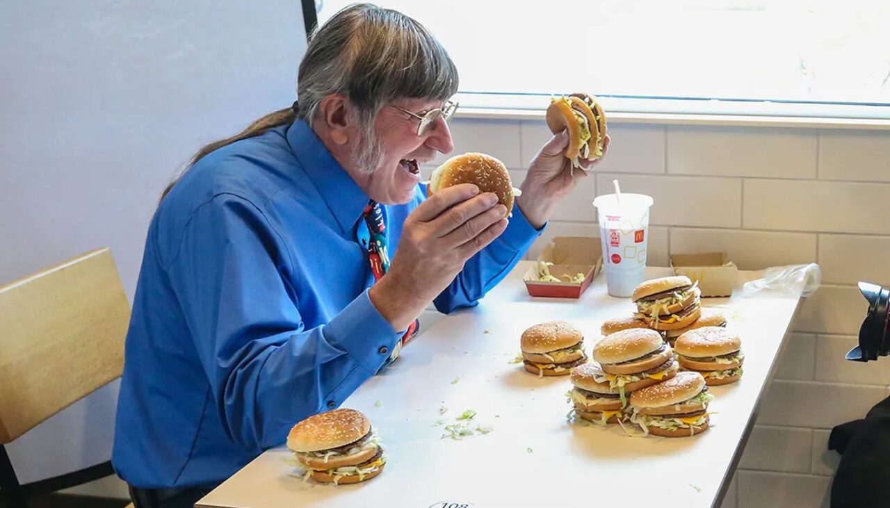 Ce a făcut acest bărbat dependent de McDonald’s, după ce a mâncat 32.000 de burgeri Big Mac
