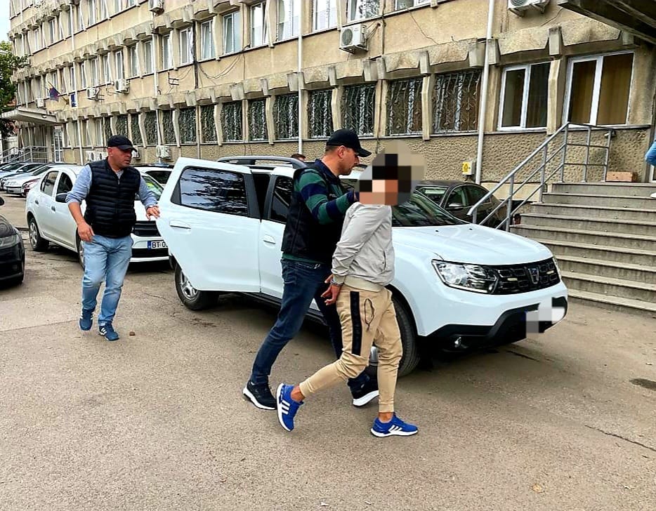 VIDEO. Femeie de 66 de ani din Botoșani, violată şi tâlhărită în propria locuinţă de un tânăr de 23 de ani