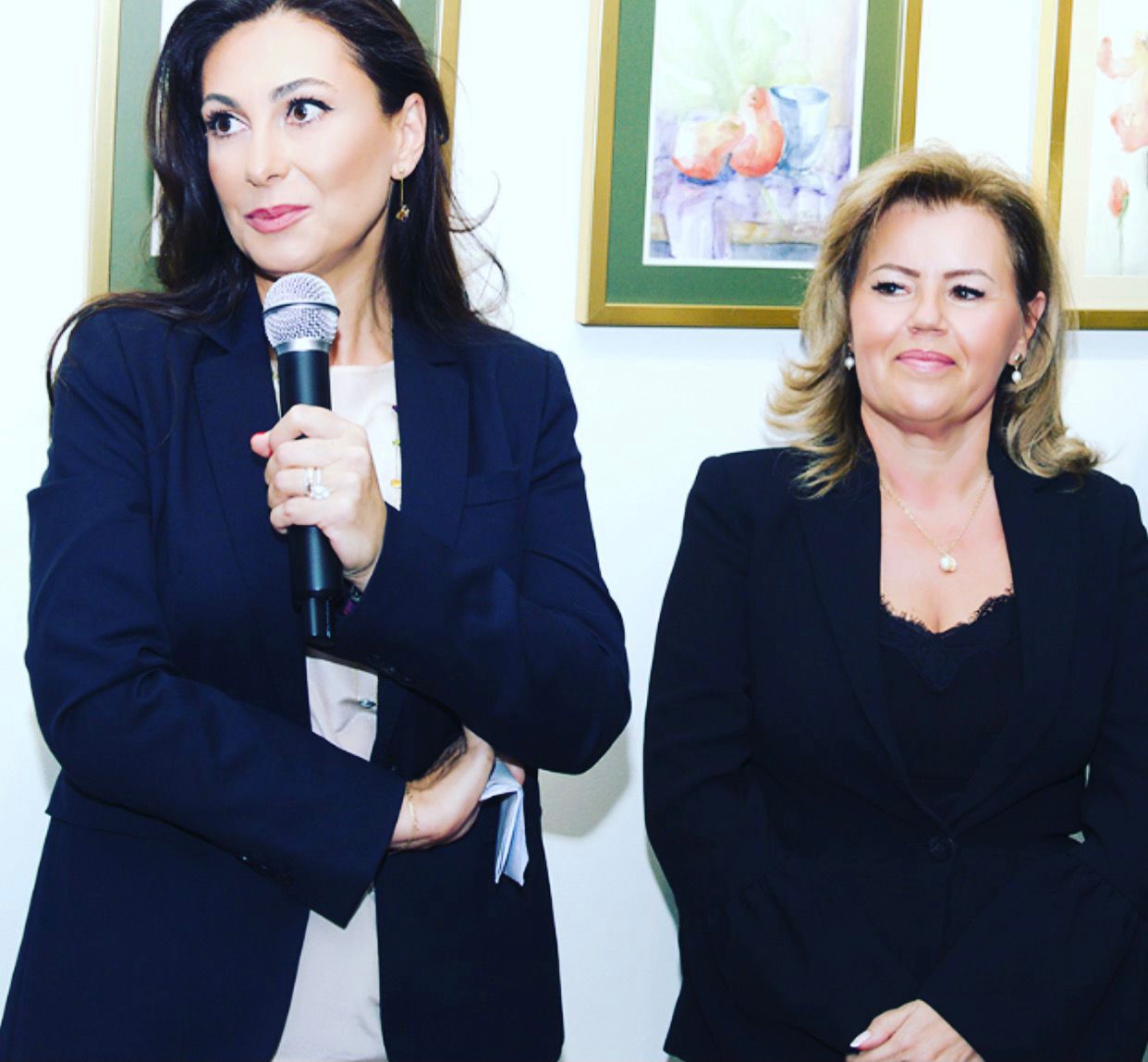 EXCLUSIV VIDEO | 63 de lucrări semnate de Loredana Popescu-Tăriceanu, expuse la ARCUB. ”Tocmai s-a născut cel de-al doilea copil al meu, care se numește «Lumini de flori»”
