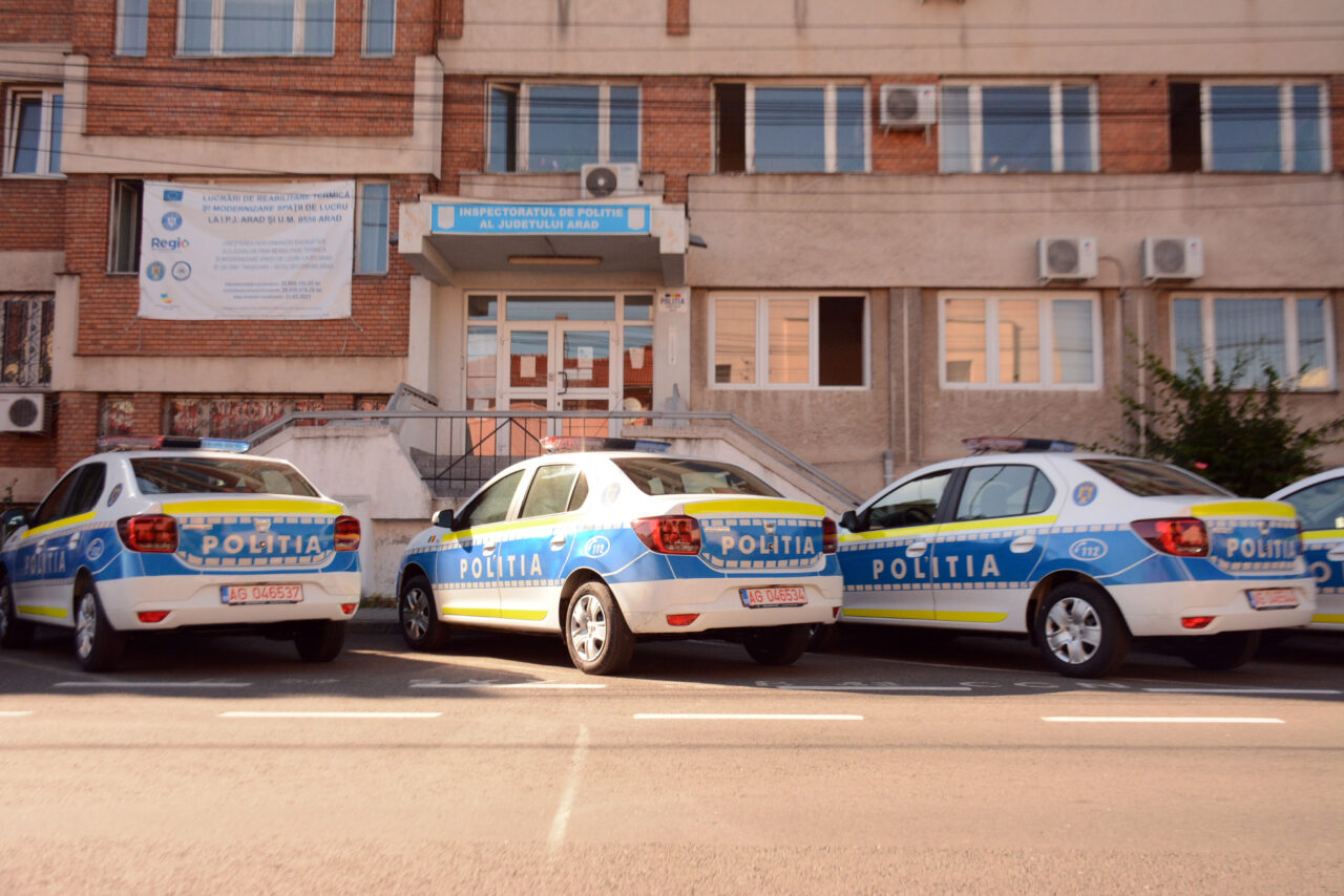 Bărbat din Arad, atacat și înjunghiat în plină stradă pentru un telefon mobil și aproape 30 de lei