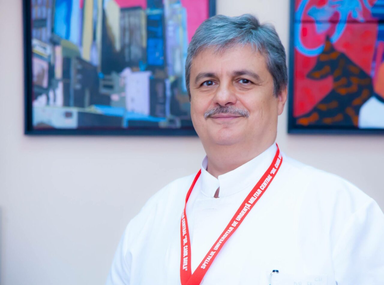 Chirurgul Alexandru Săvulescu, șeful unei secții de la Spitalul Militar, acuzat de DNA că a luat bani și bijuterii de la pacienți pentru operații