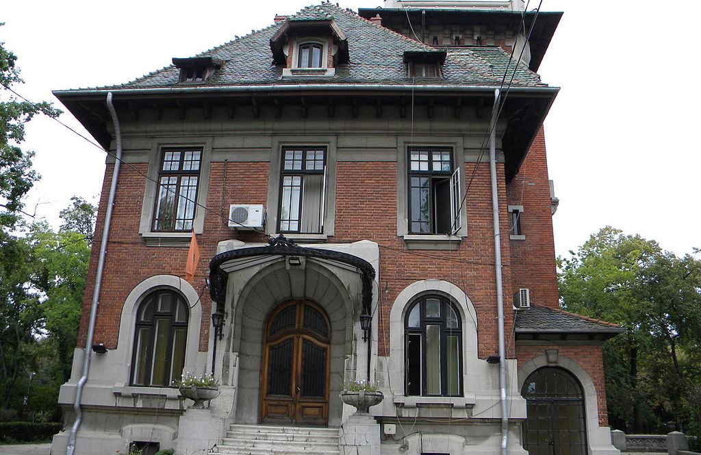 Nicușor Dan anunță că lucrările de construcție începute în curtea sediului PNL din Modrogan 1 rămân suspendate