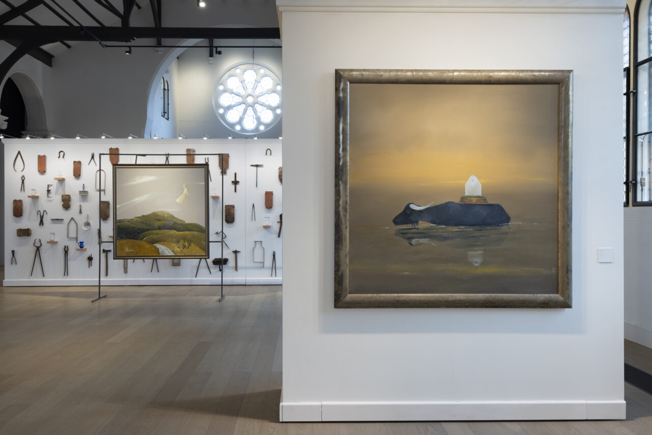 FOTO – Picturile artistului Ștefan Câlția, expuse la Londra. A fost invitat să prezinte perspectiva sa asupra satului transilvănean de însuși Regele Charles al III-lea