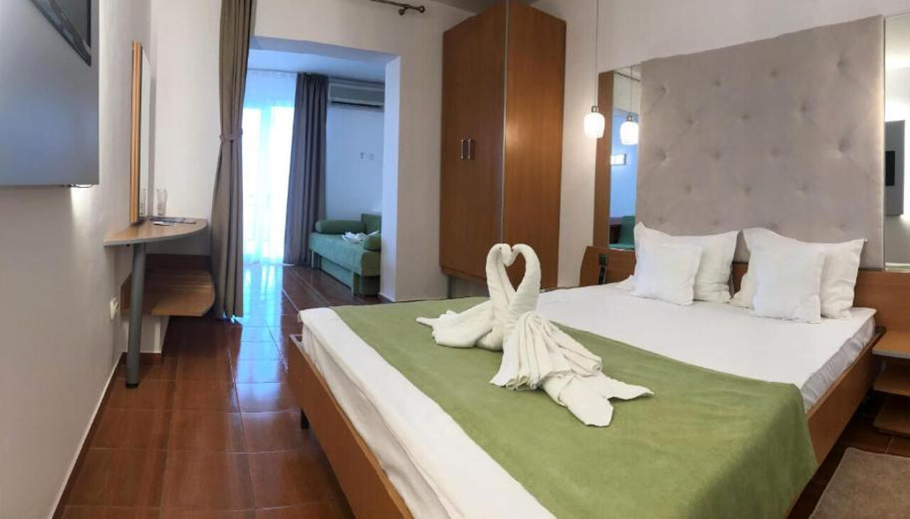 Litoralul pentru to(n)ți: Cazare de 740 lei pe noapte în Mamaia, acum, la început de septembrie
