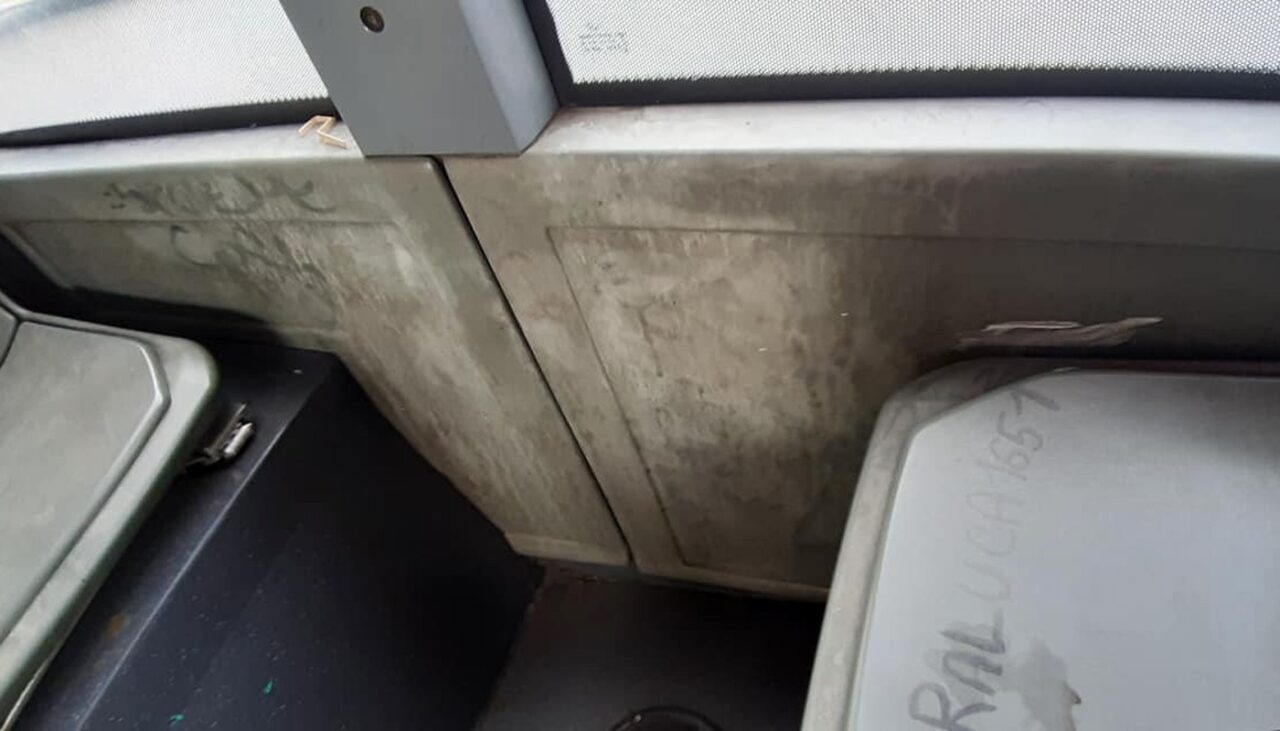 Mizerie inumană în STB. Fotografii realizate de o bucureșteancă în autobuzul 385