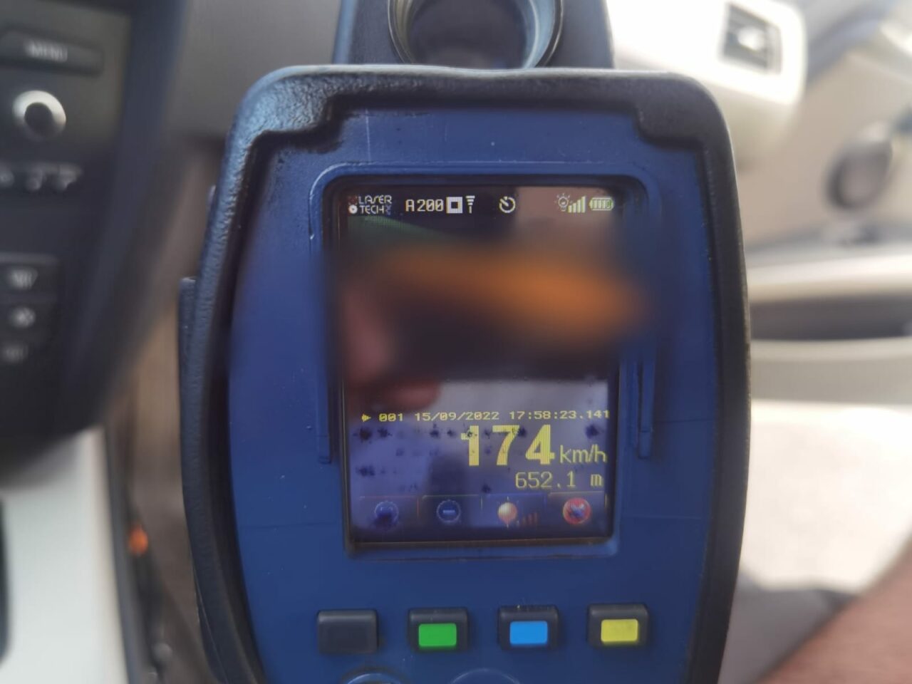 Un șofer de taxi care circula cu 174 kilometri la oră pe DN1, depistat pozitiv pentru cocaină