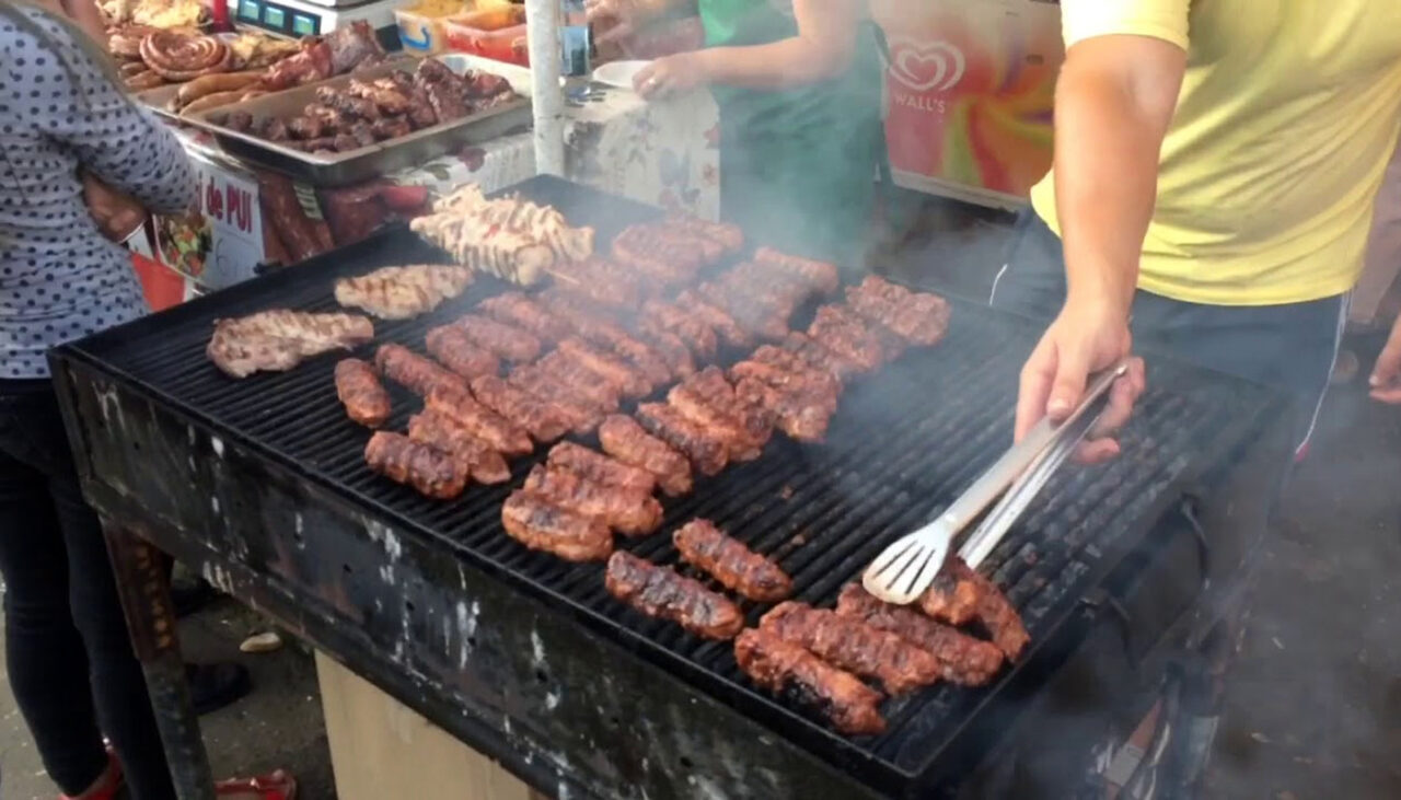 Câți lei costă un singur mic la Bâlciul de la Huși. Localnicii sunt scandalizați: „Restaurantele de 5 stele vând mai ieftin!”