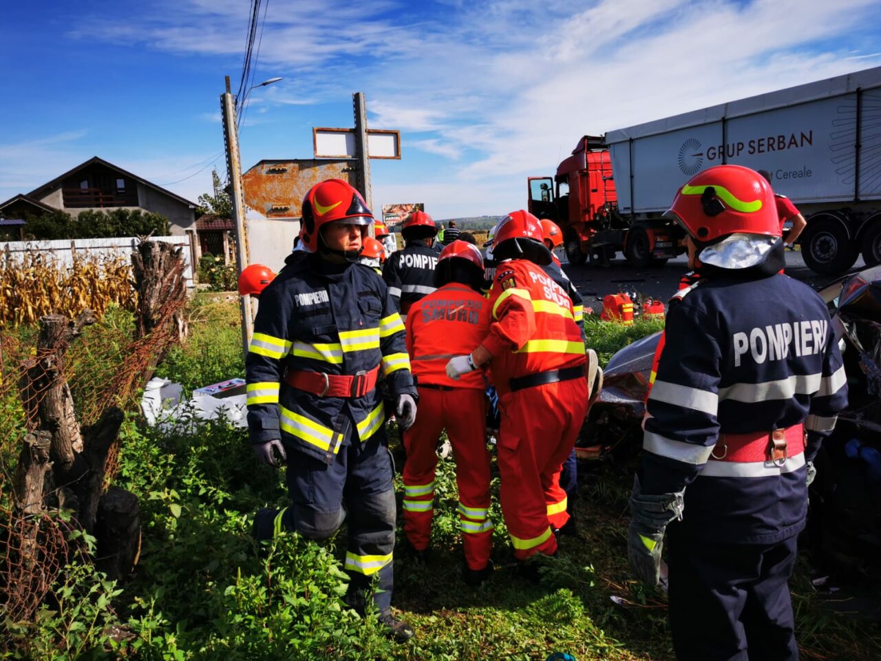 Un bărbat de 74 de ani din Iași a murit după ce a intrat cu mașina într-un TIR