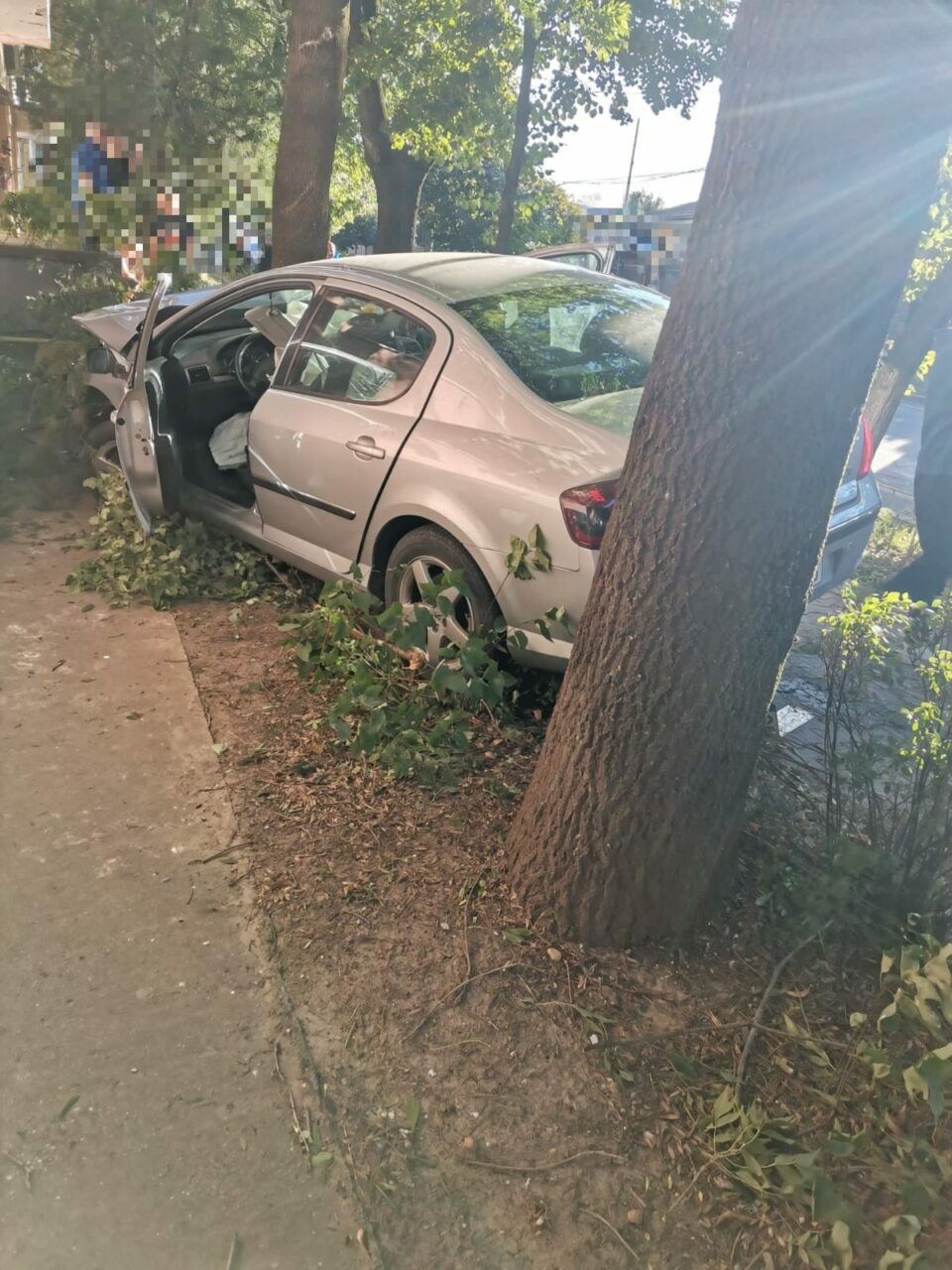 FOTO | Accident auto soldat cu cinci persoane rănite, în Giurgiu. Printre victime se află și o fetiță de 11 ani