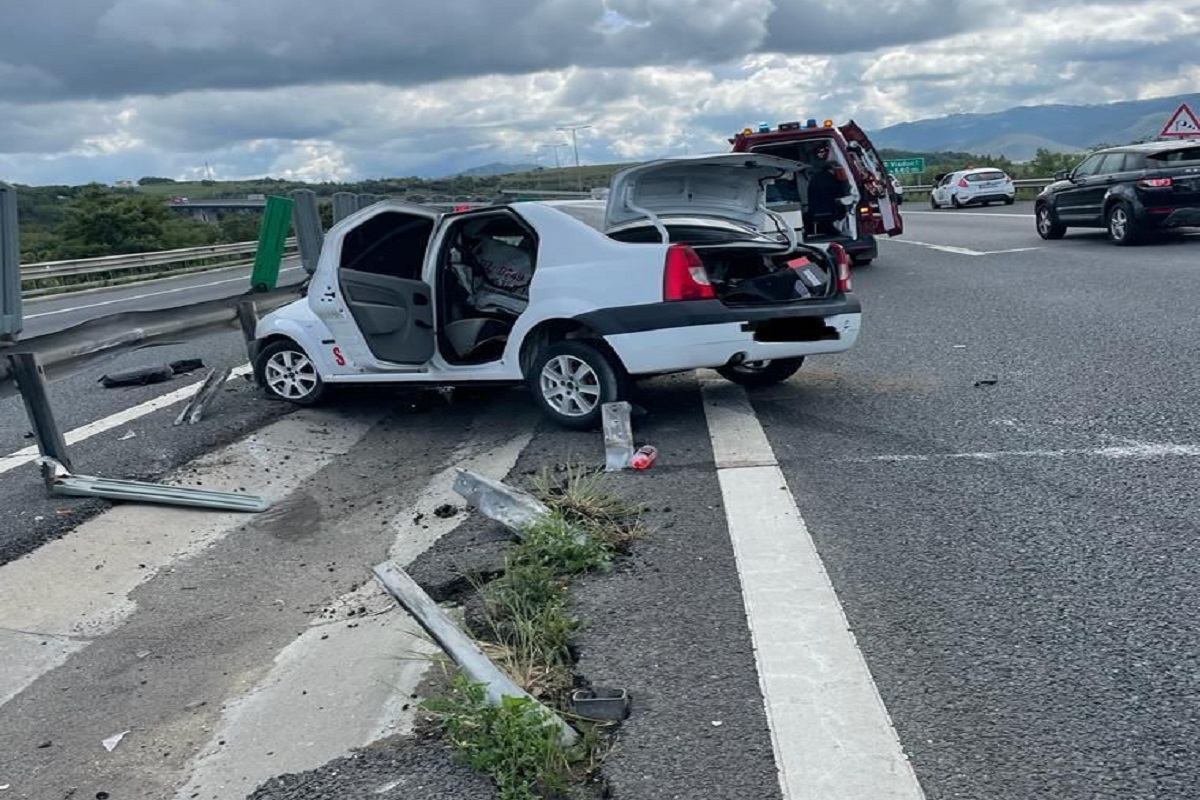 Tragedie pe Autostrada A1. Un bărbat de 51 de ani a murit după ce a intrat cu mașina în parapetul de pe mijlocul drumului