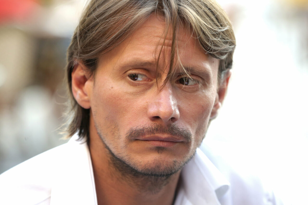 Actorul Marius Manole, șocat de factura la curent: „Cred că plătesc pentru Casa Poporului”