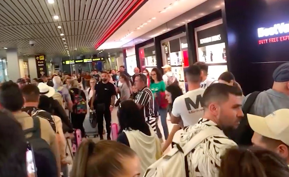 Turiști români respinși, din nou, la intrarea în Mexic, după ce au plătit 4.500 de euro pentru un sejur: „Tot ce însemna România era tras pe dreapta”