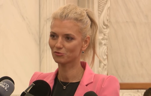 VIDEO | Alina Gorghiu, critici la adresa partenerilor de guvernare: „Din păcate, l-am tot auzit pe domnul ministru al Muncii mărind de zece, de 20 de ori pensiile și salariile din gură”