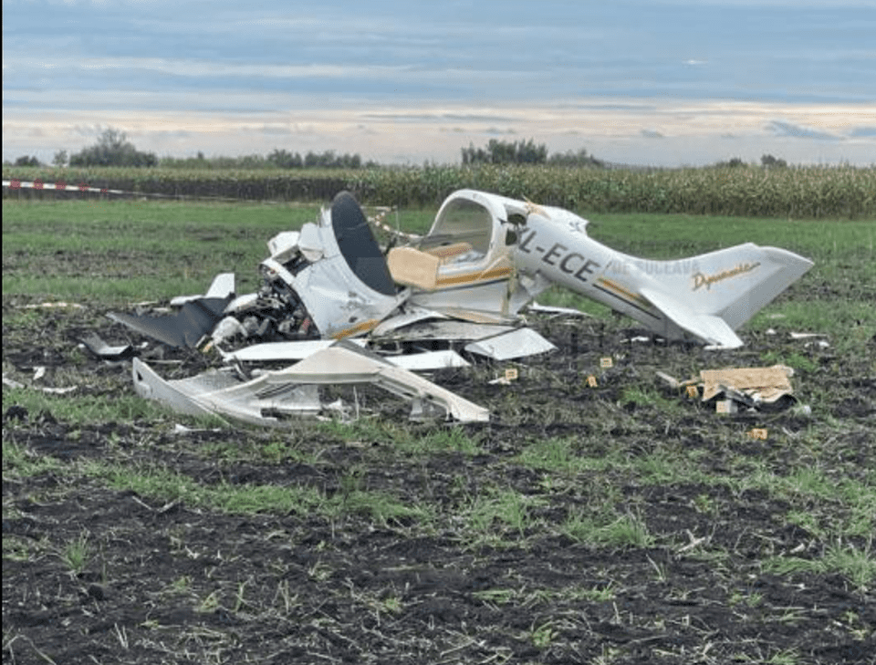 Accidentul aviatic din județul Suceava: O defecțiune tehnică, posibila cauză a prăbușirii avionului de mici dimensiuni (SURSE)
