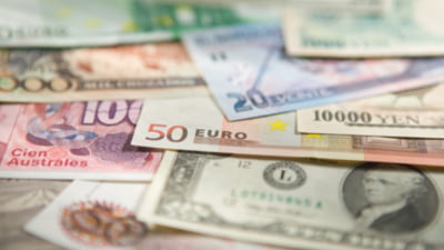 O româncă l-a făcut pe un medic din Austria să îi dea toate economiile sale, apoi l-a părăsit