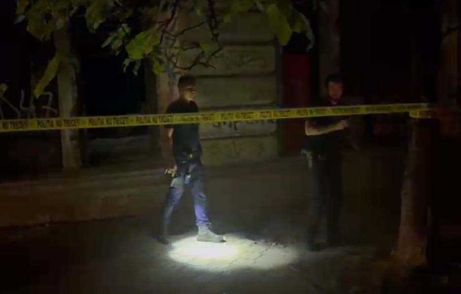 FOTO – Bărbat de 50 de ani, găsit mort într-un apartament din Capitală. Polițiștii au deschis o anchetă