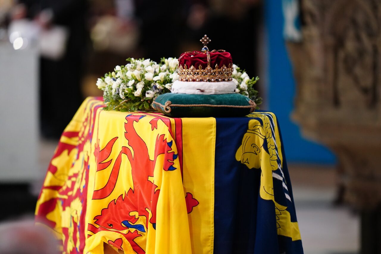 Klaus Iohannis merge duminică la recepția oferită de Regele Charles al III-lea la Palatul Buckingham, înaintea funeraliilor de stat de luni