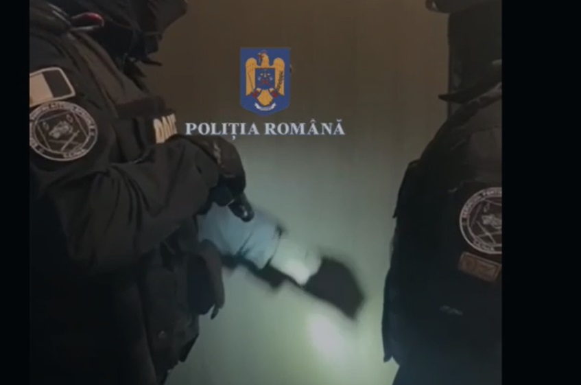 Percheziții ale Poliției Capitalei într-un dosar de șantaj: Administratorii unui club din București, constrânși și intimidați de agenții de pază să le prelungească contractele