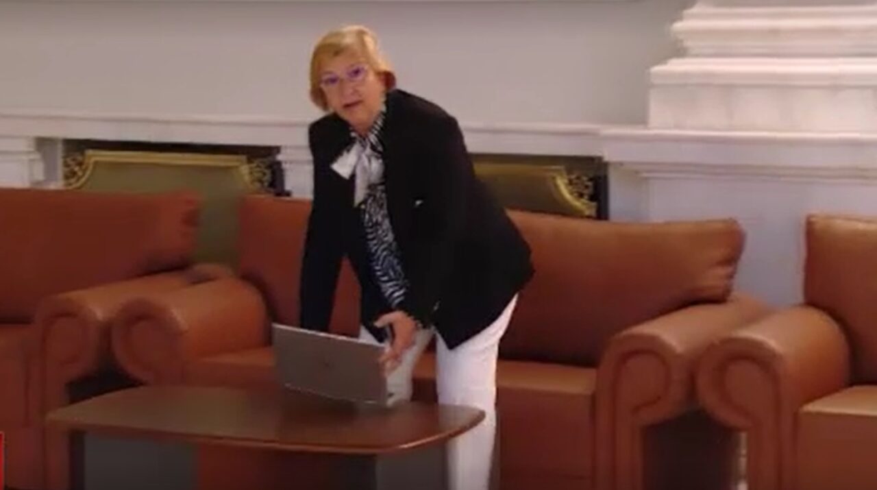 Fostă senatoare AUR, nevoită să-și mute biroul în restaurant: „Chiar vreau să îmi desfășor activitatea potrivit funcției pe care o dețin. Nu am birou”