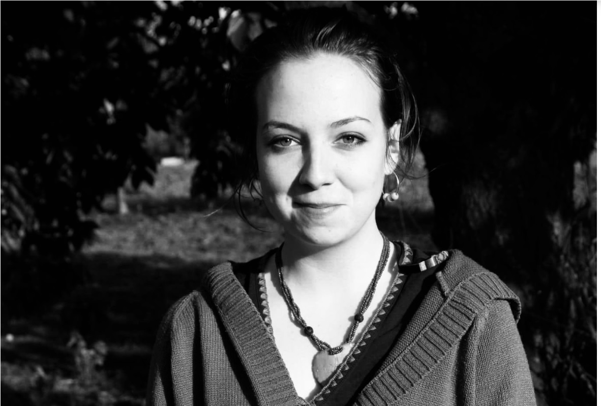 Povestea tinerei artiste românce care și-a pierdut viața după ce a fost abandonată pe marginea drumului în urma unui accident de mașină