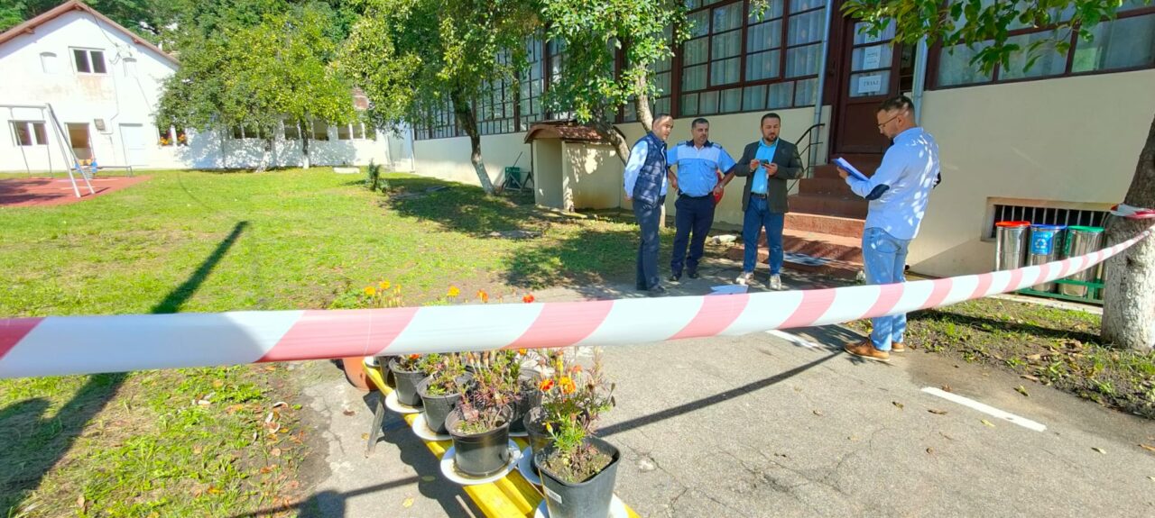 UPDATE: FOTO – Alertă într-o grădiniță din Câmpulung Muscel: În subsol a fost descoperit un proiectil / 28 de copii și 5 adulți au fost evacuați / Reacția primarului