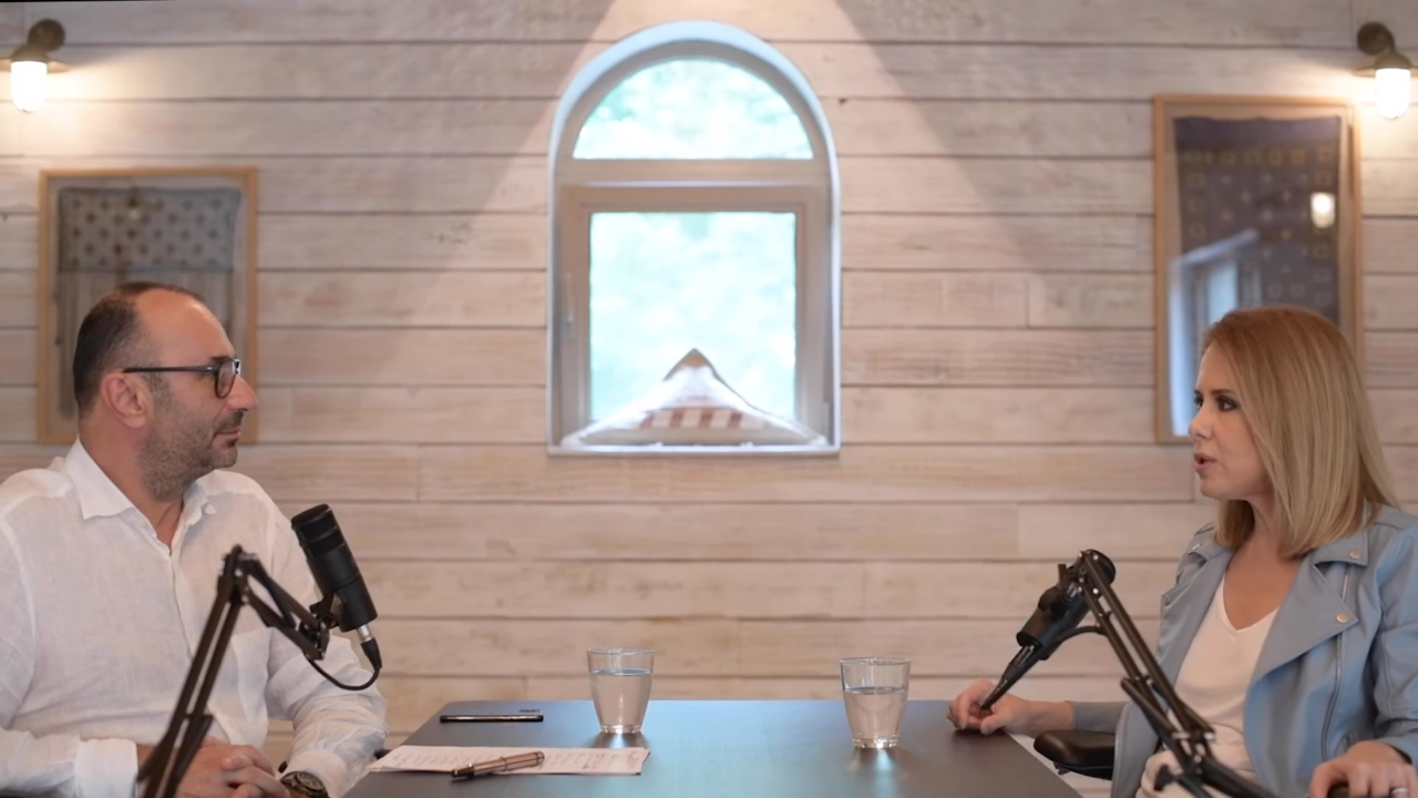 VIDEO | Mihaela Bilic, la podcast-ul lui Marius Tucă: „Am dat mâncarea la o parte și am avut curajul sau curiozitatea să nu mai îmi satur simțurile cu mâncare și să le pun să caute alți stimuli”