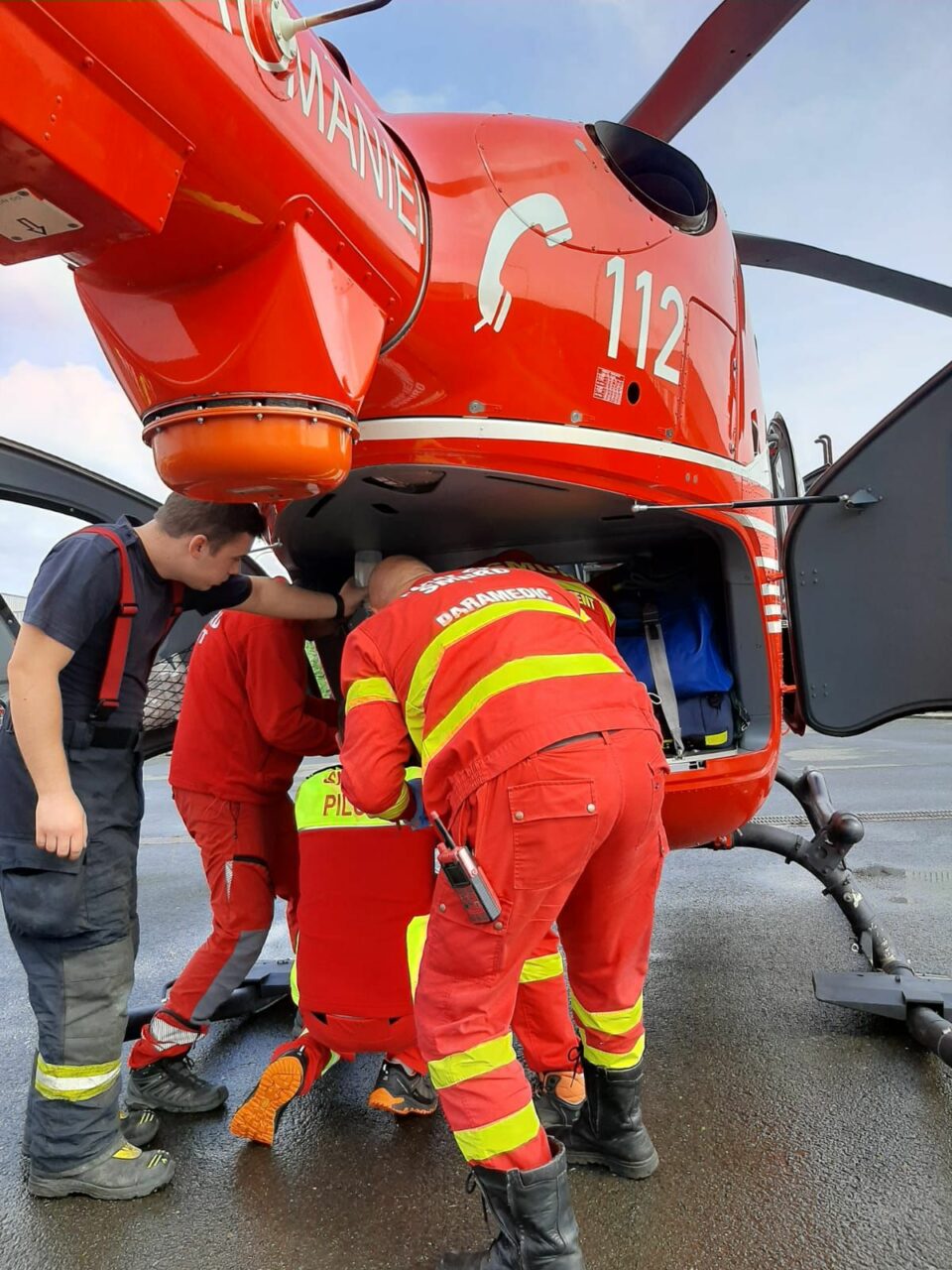 Un copil de 2 ani din Vaslui cu arsuri pe jumătate din corp va fi adus în Bucureşti cu un elicopter SMURD