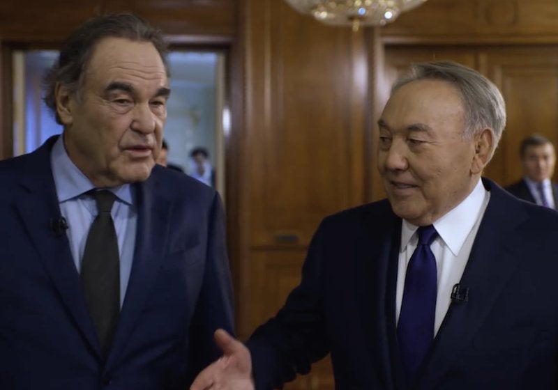 Oliver Stone despre energia nucleară, război și criză climatică: ”Trebuie să ne îndepărtăm de mentalitatea fricii”