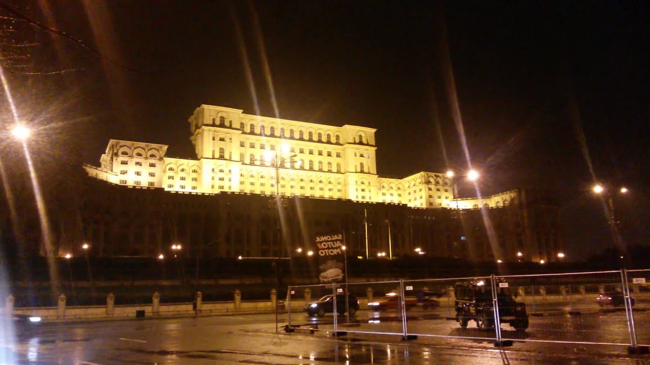 Bucureștiul a devenit ATRACȚIE turistică pentru turiști străini. Cât costă un tur cu o Dacie din perioada comunismului