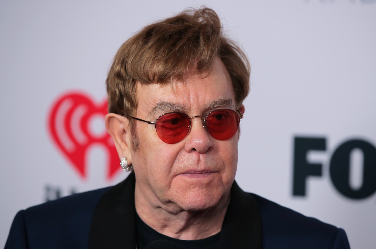 Elton John a petrecut o noapte într-un spital din Monaco, unde a fost tratat pentru o accidentare