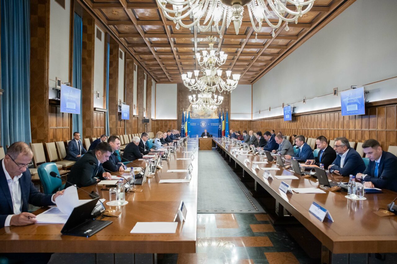 Consumul de energie al românilor ar putea fi cu doar 0,7% mai mic în iarna care vine față de anul trecut. Posibile probleme: disfuncționalități la rețeaua de termoficare și gazele din import