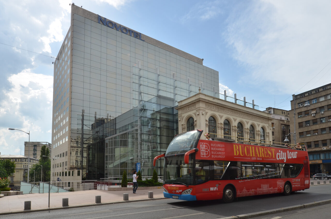STB organizează o licitație pentru șase autobuze second hand destinate liniei turistice Bucharest City Tour