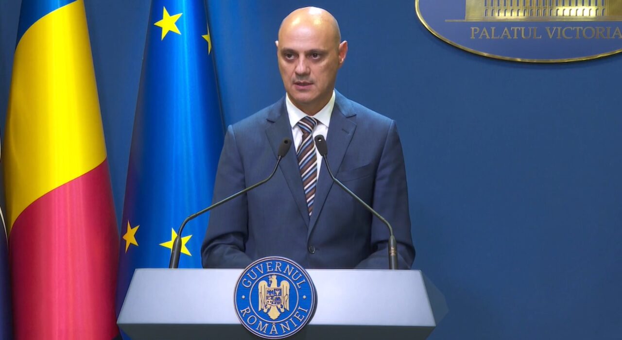 Guvernul a prelungit, până la sfârşitul anului, măsura privind reducerea preţului carburanţilor