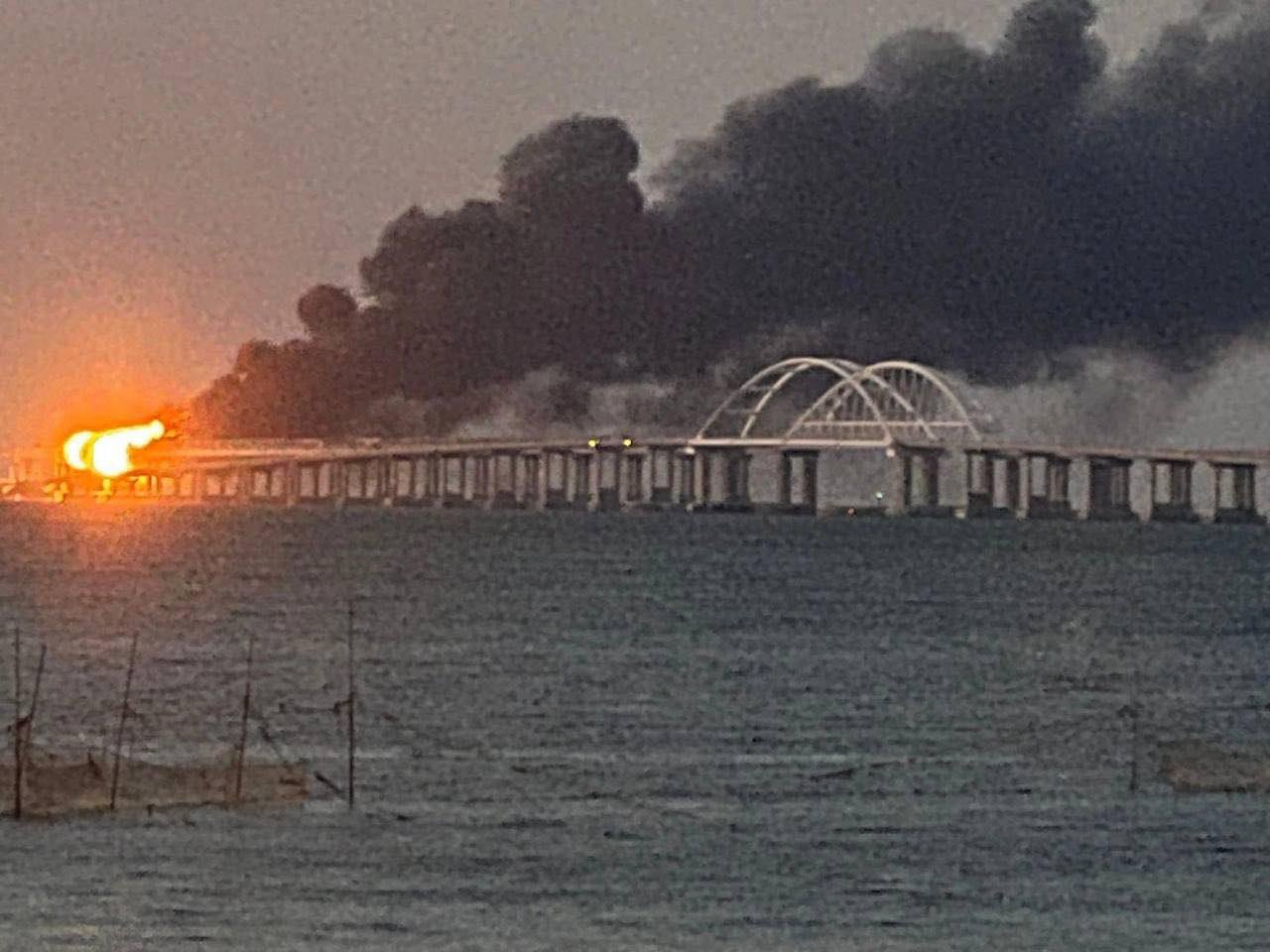 LIVE | Război în Ucraina, ziua 227. Arde „Podul lui Putin”, care leagă Crimeea de Rusia! / Zelenski anunță că rușii se pregătesc pentru un război nuclear | Galerie FOTO&VIDEO