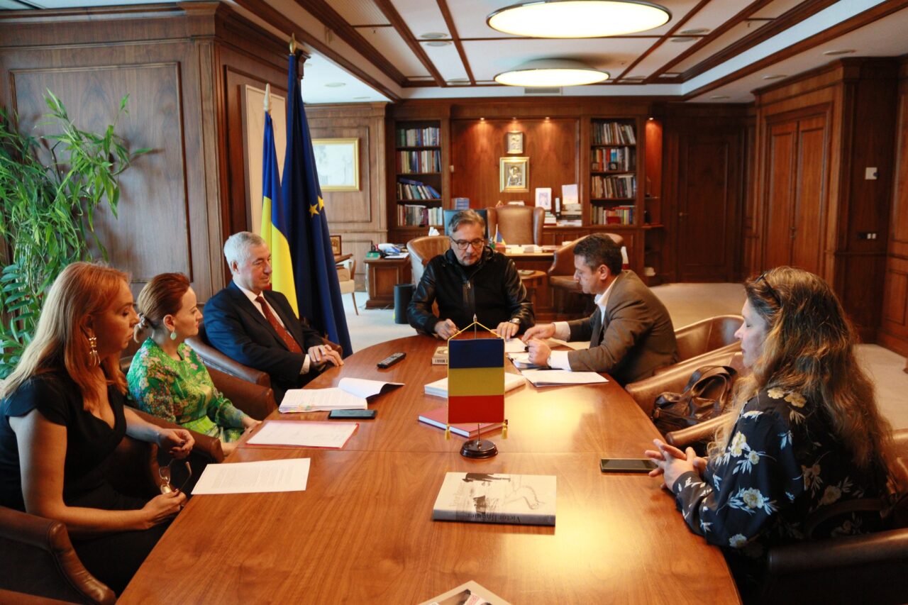 Moment istoric pentru Ministerul Culturii. Lucian Romașcanu: ”Am semnat contractul de achiziție pentru două monede de valoare excepțională pentru patrimoniul istoric național”