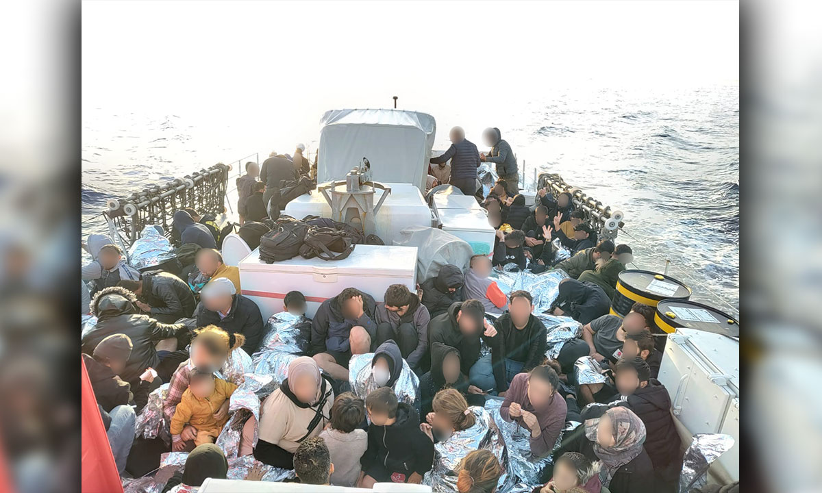 Peste 100 de persoane au fost salvate de polițiștii de frontieră români de pe o navă aflată în derivă în Marea Mediterană