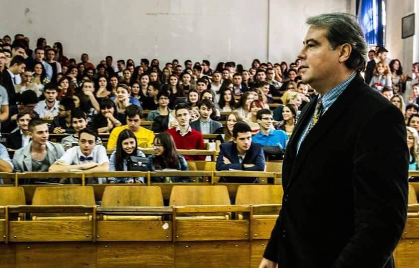 USR îi cere demisia lui Adrian Cioroianu, directorul Bibliotecii Naționale a României