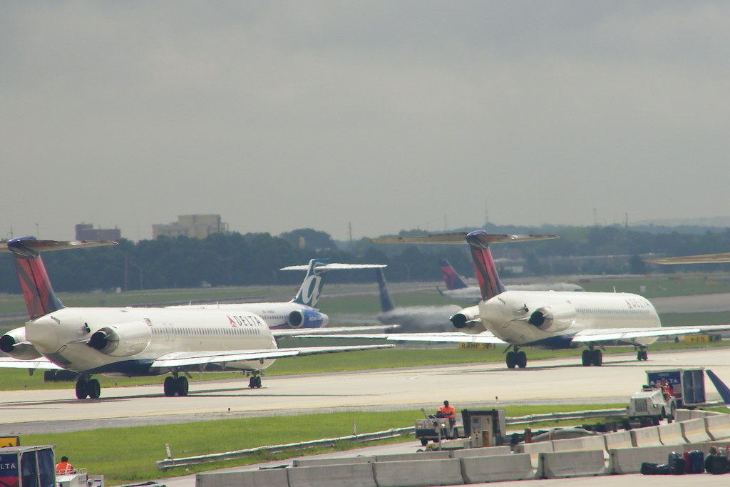 Rușii au atacat site-urile aeroporturilor din America! / Hackerii Killnet provoacă toată comunitatea IT din SUA
