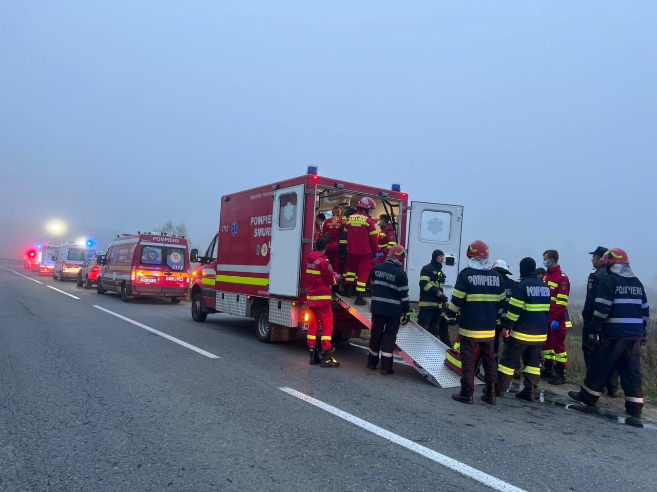 Un microbuz cu șapte persoane s-a răsturnat în Sibiu. Șoferul autoturismul consumase alcool