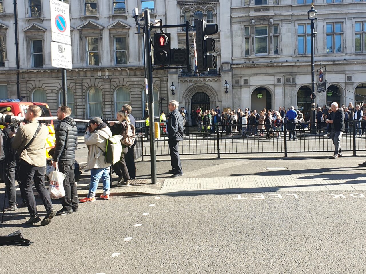 Britanicii au ieșit în stradă pentru a cere demisia premierului Liz Truss, după doar o lună de mandat. Ea ar putea fi destituită până pe 24 octombrie