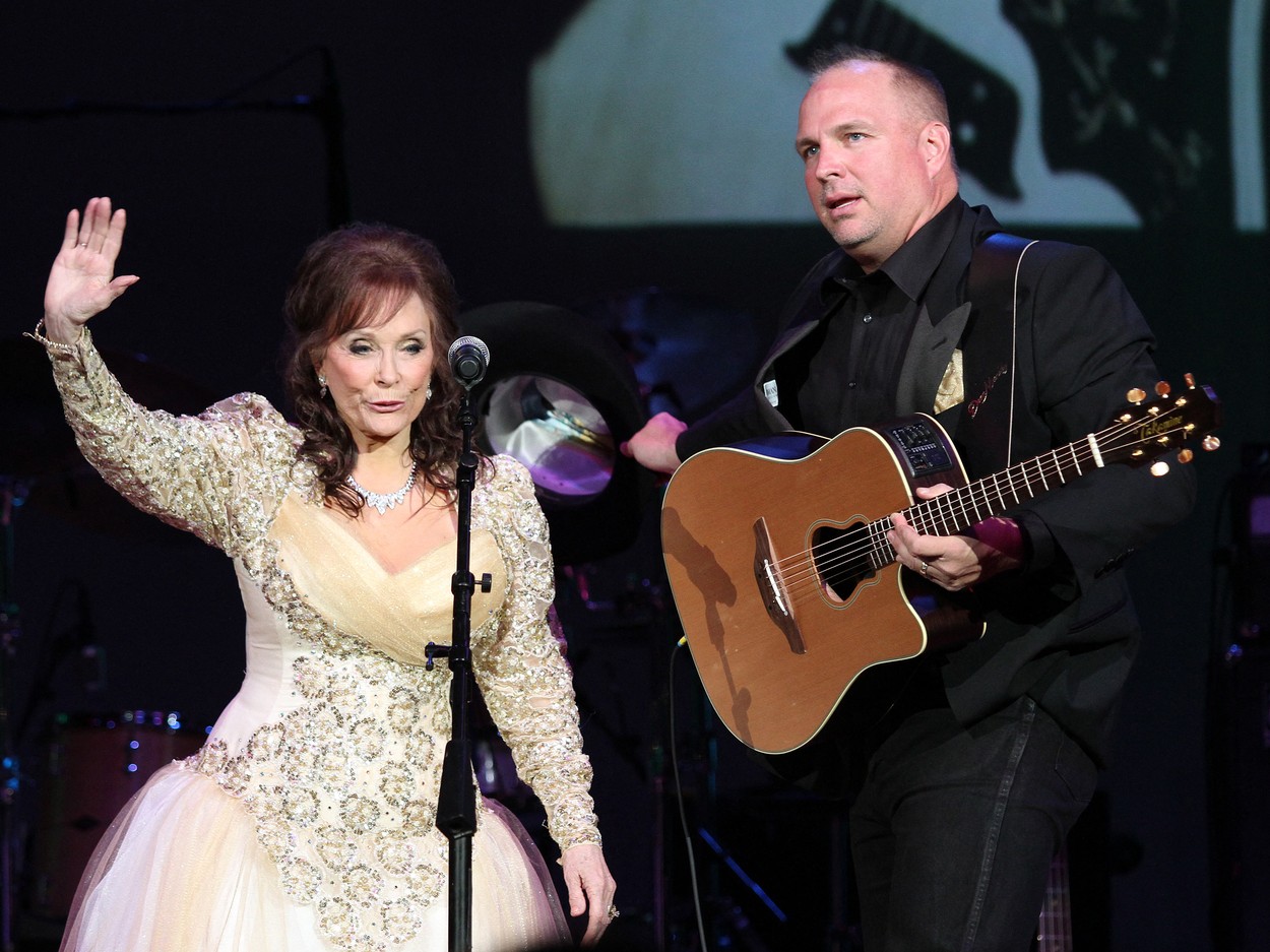 Loretta Lynn, celebră cântăreață americană de country, câștigătoare a trei premii Grammy, a murit. Artista avea 90 de ani