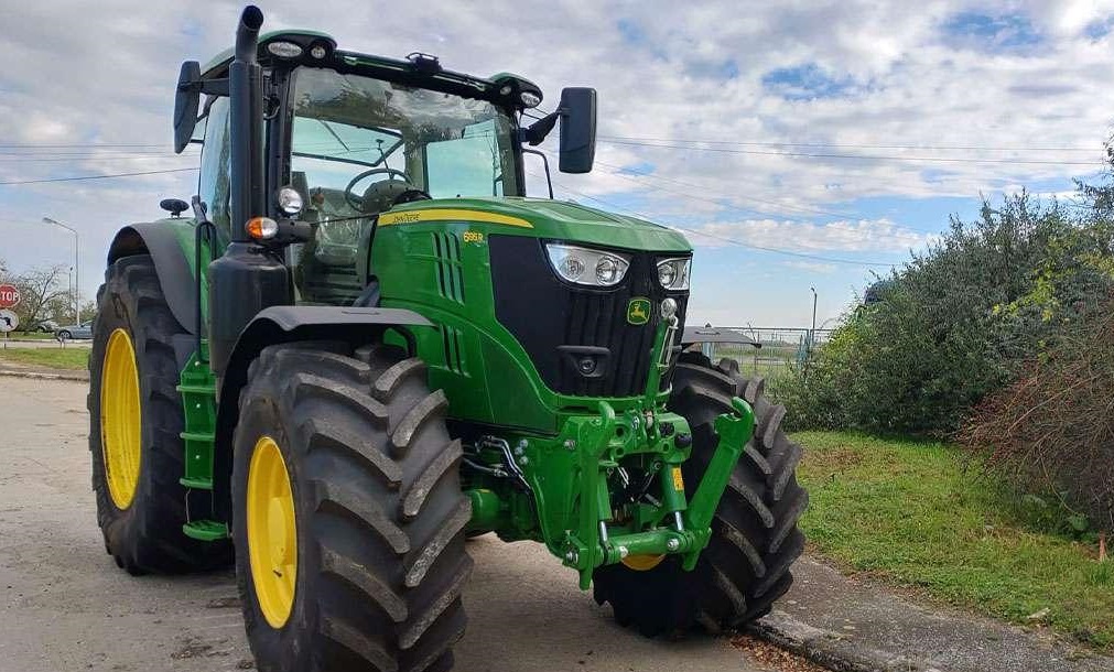 FOTO – Un bărbat a încercat să intre în România cu tractoare furate din Italia. Utilajele valorează 310.000 de euro / Cum a fost prins