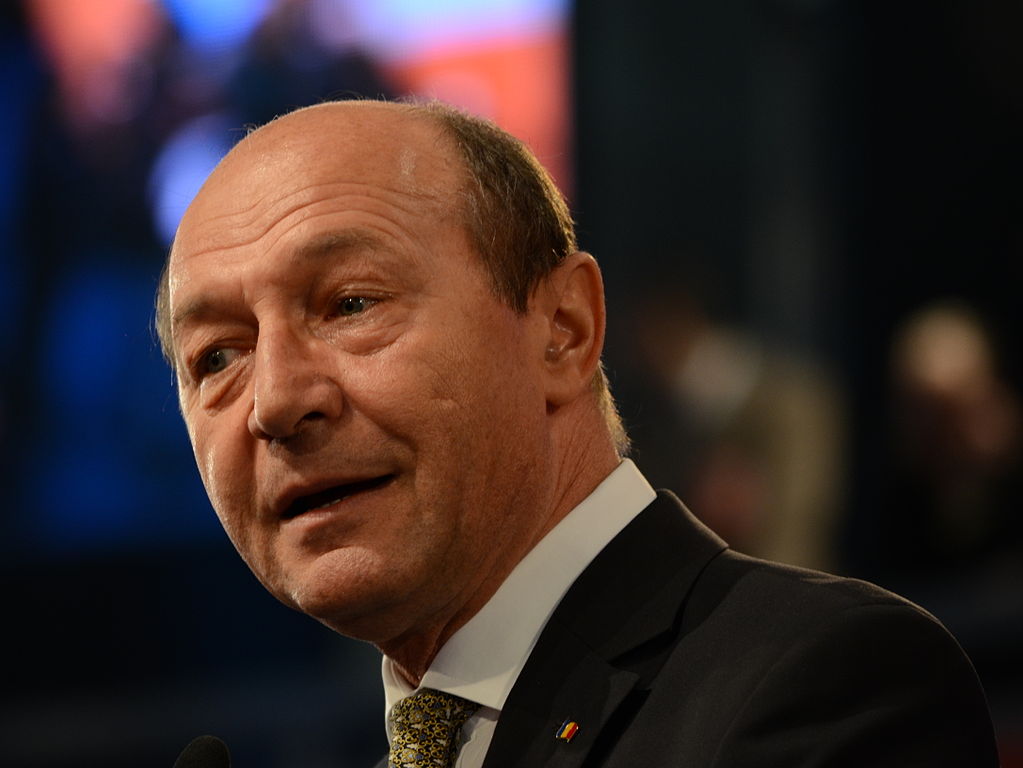 Gestul prin care Băsescu recunoaște că a fost colaborator al Securității