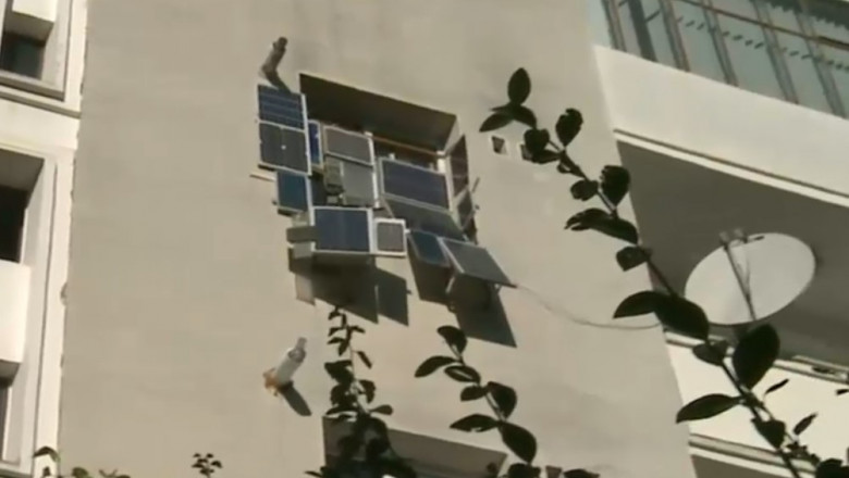 VIDEO | Un clujean și-a montat panouri solare la geam, nu pe acoperiș. Ce spun autoritățile despre metoda sa inedită de a-și reduce costurile la energia electrică