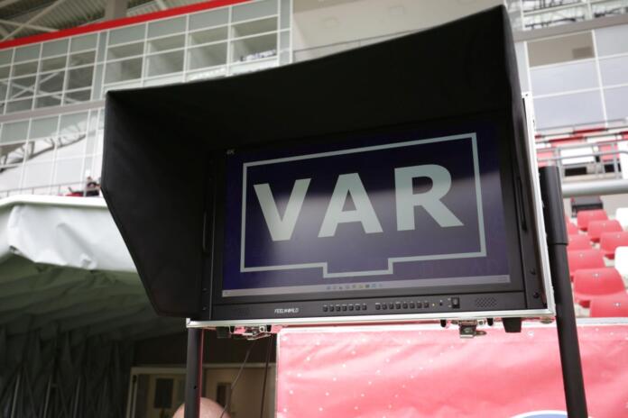 Sistemul VAR, și-n Cupa României! În ce partide va fi folosit arbitrajul video