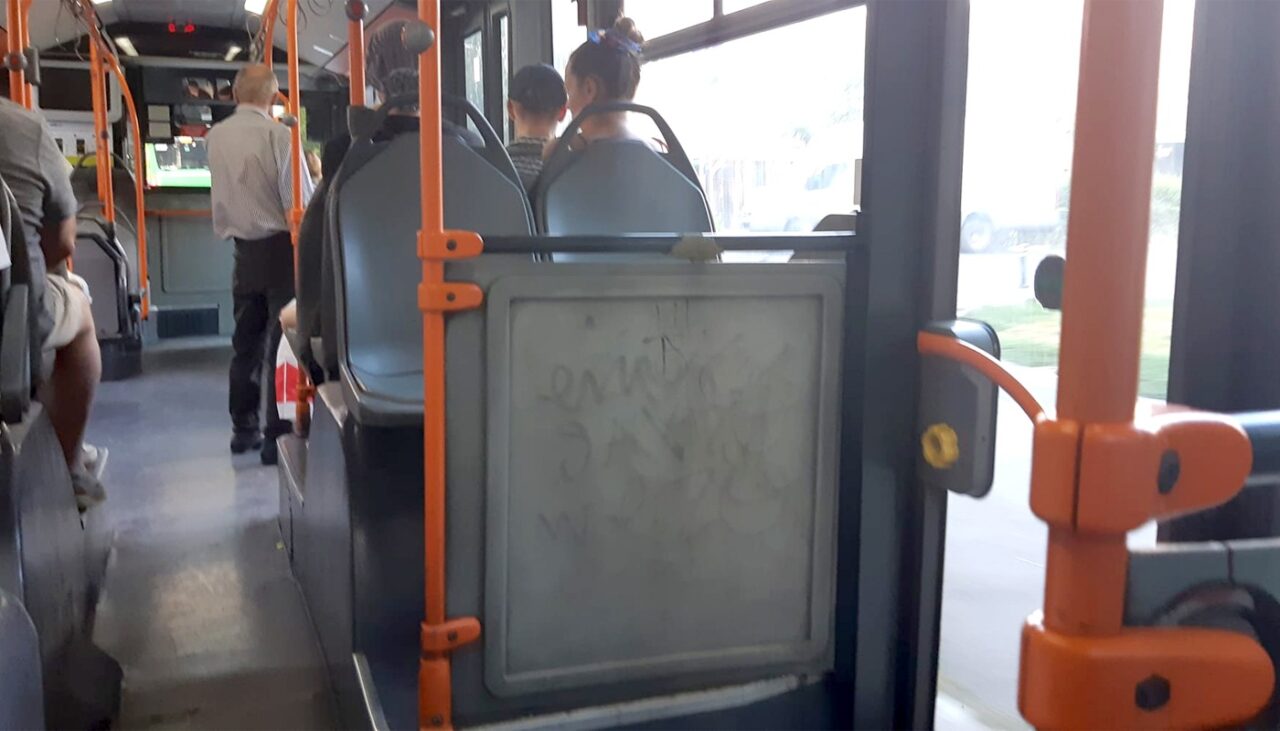 Ce a pățit o franțuzoaică în București, în autobuzul STB 385: „Bine că nu am…”
